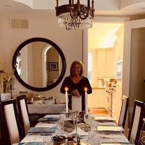 Meet your Posher, Sidonya